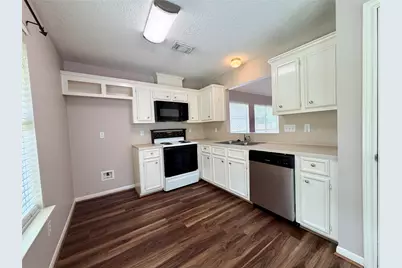 4006 Hunnington Drive, Conroe, TX 77303 - Photo 9