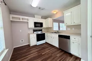 4006 Hunnington Dr, Conroe, TX 77303 - Photo 9