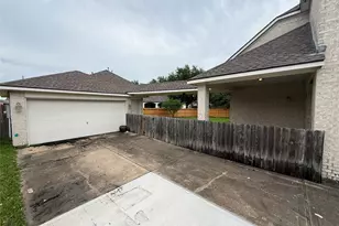 12501 Pepper Creek Ln, Pearland, TX 77584 - Photo 5