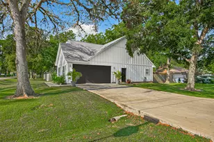 502 Tall Timber Dr, West Columbia, TX 77486 - Photo 5