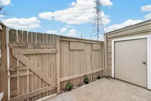 2110 Wilcrest Dr, Houston, TX 77042 - Photo 5