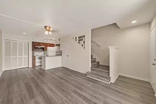 2110 Wilcrest Dr, Houston, TX 77042 - Photo 9