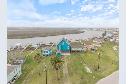 1390 County Road 201, Sargent, TX 77414 - Photo 3
