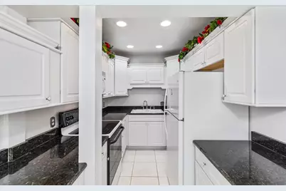 2601 Bellefontaine Street #C104, Houston, TX 77025 - Photo 11