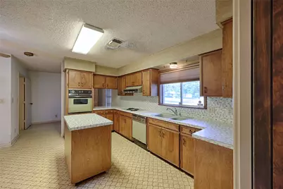 808 Herder Avenue, Schulenburg, TX 78956 - Photo 13