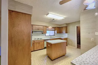 808 Herder Avenue, Schulenburg, TX 78956 - Photo 11