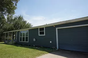 306 Center Way St, Lake Jackson, TX 77566 - Photo 1