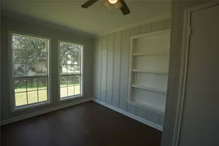 306 Center Way St, Lake Jackson, TX 77566 - Photo 9