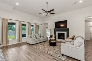 7823 Leighton Trl, Pasadena, TX 77505 - Photo 9