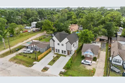 7805 Farnsworth Street #A/B, Houston, TX 77022 - Photo 17