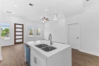 7805 Farnsworth Street #A/B, Houston, TX 77022 - Photo 5