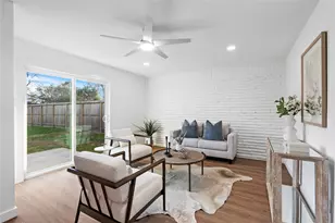 5023 Redstart St, Houston, TX 77035 - Photo 19