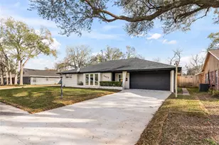 5023 Redstart St, Houston, TX 77035 - Photo 3