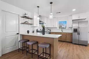 5023 Redstart St, Houston, TX 77035 - Photo 15