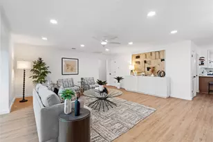 5023 Redstart St, Houston, TX 77035 - Photo 5