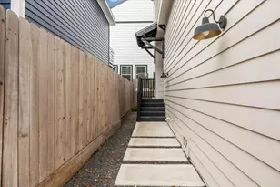 1405 W 23rd St, Houston, TX 77008 - Photo 5