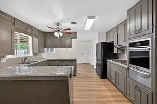 3501 Cavitt Ave, Bryan, TX 77801 - Photo 9
