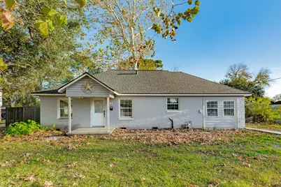 711 W Kyle Road, Clute, TX 77531 - Photo 1