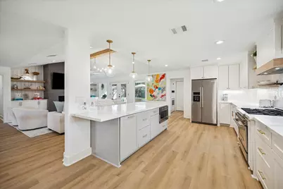 10739 Longmont Drive, Houston, TX 77042 - Photo 13