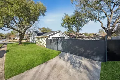 10739 Longmont Drive, Houston, TX 77042 - Photo 31