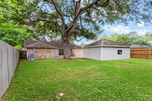 707 Briargrove Dr, Alvin, TX 77511 - Photo 23