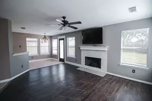 3005 Wood Hollow Dr, League City, TX 77573 - Photo 5