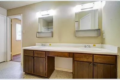 12210 Woodcliff Drive, Houston, TX 77013 - Photo 23