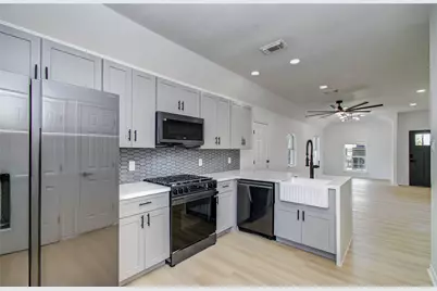 1909 Melbourne Street, Houston, TX 77026 - Photo 11