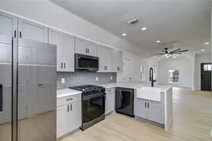 1909 Melbourne St, Houston, TX 77026 - Photo 11