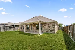 2303 Gentle Breeze Ln, Baytown, TX 77523 - Photo 37