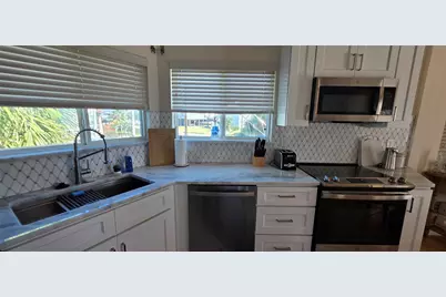 1702 E Castaway Street, Tiki Island, TX 77554 - Photo 7