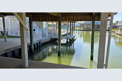 1702 E Castaway Street, Tiki Island, TX 77554 - Photo 15