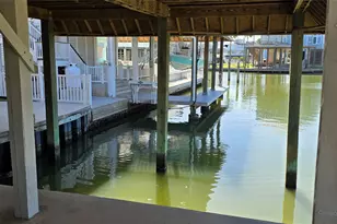 1702 E Castaway St, Tiki Island, TX 77554 - Photo 15