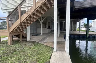 1702 E Castaway St, Tiki Island, TX 77554 - Photo 19
