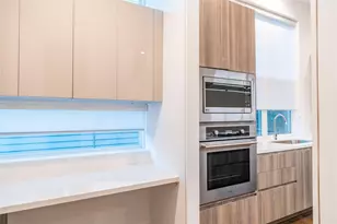 5869 E Post Oak Ln, Houston, TX 77055 - Photo 17