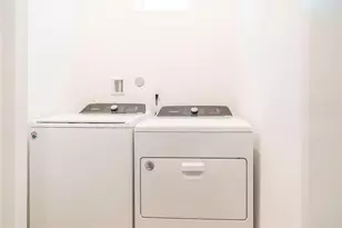 5869 E Post Oak Ln, Houston, TX 77055 - Photo 31