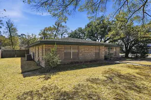 605 Hilliard St, Conroe, TX 77301 - Photo 5