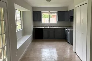 2910 Heritage House Dr, Webster, TX 77598 - Photo 3