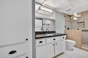 7555 Katy Fwy, Houston, TX 77024 - Photo 23