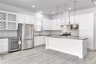 1602 Westside Gardens Ln, Houston, TX 77055 - Photo 1