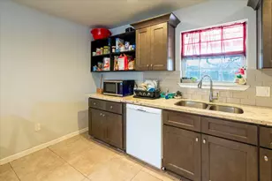 5938 Southlark St, Houston, TX 77033 - Photo 11