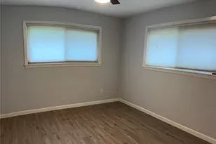 211 Van Winkle St, Lake Jackson, TX 77566 - Photo 5