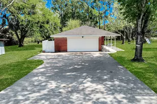 1405 Avenue G, Danbury, TX 77534 - Photo 9