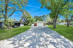 1405 Avenue G, Danbury, TX 77534 - Photo 9