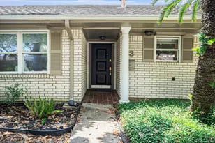 33 Maple Ln, Galveston, TX 77551 - Photo 3