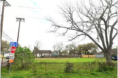 1403 Edna Street, Baytown, TX 77520 - Photo 3