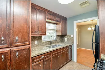 7707 Scanlock Street, Houston, TX 77012 - Photo 9