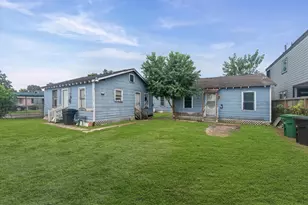 110 E 44th St, Houston, TX 77018 - Photo 3