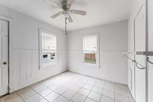 110 E 44th St, Houston, TX 77018 - Photo 13