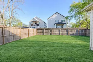 909 E 39th St, Houston, TX 77022 - Photo 25